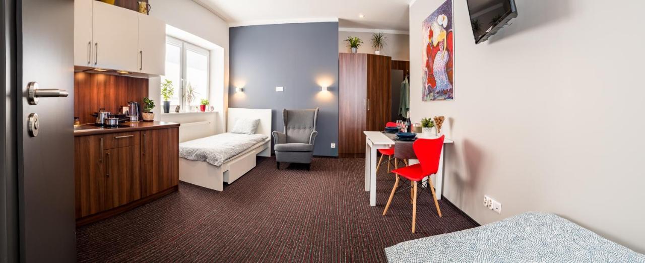 Square Apartment *