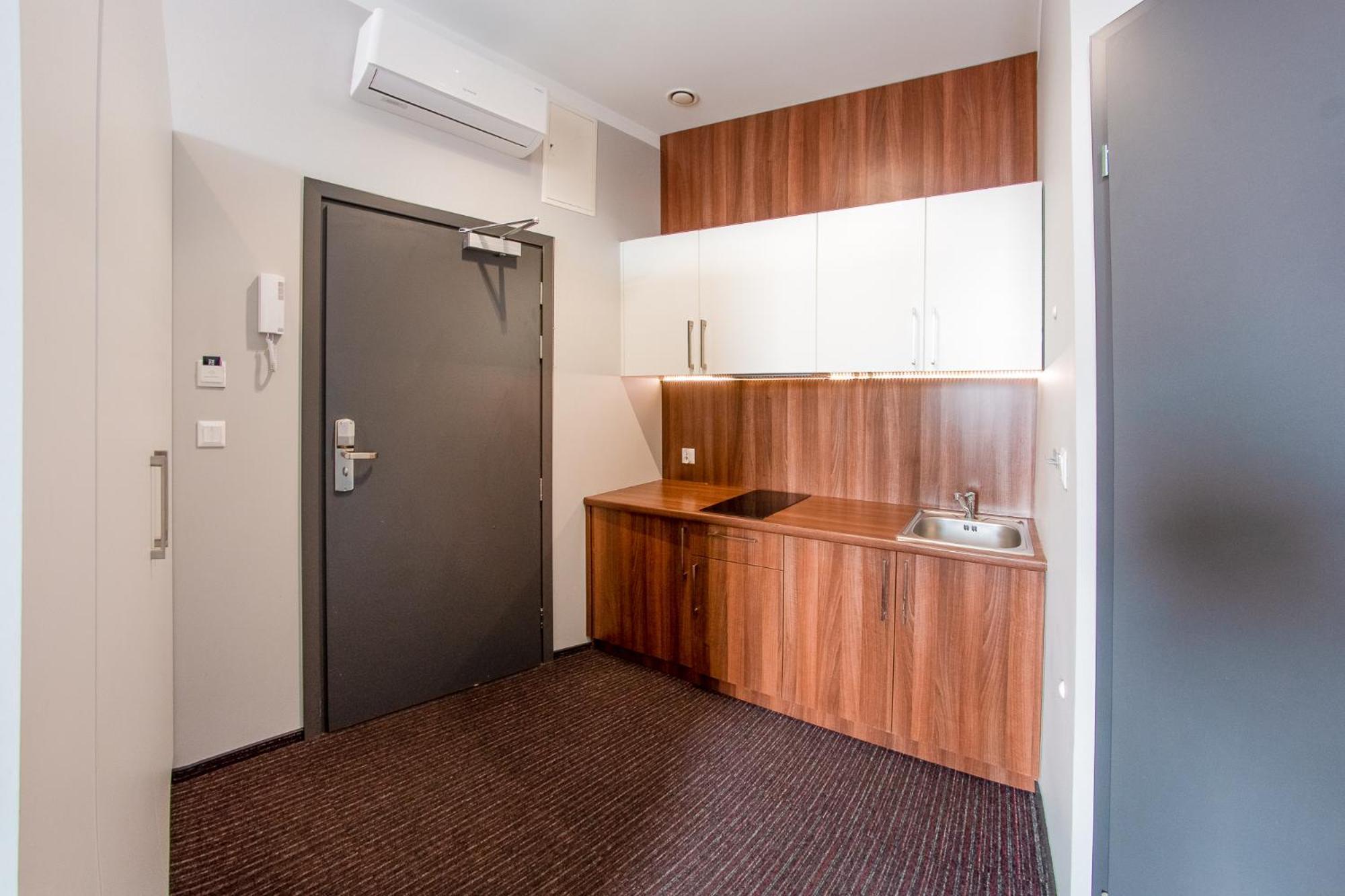 Square Apartment *