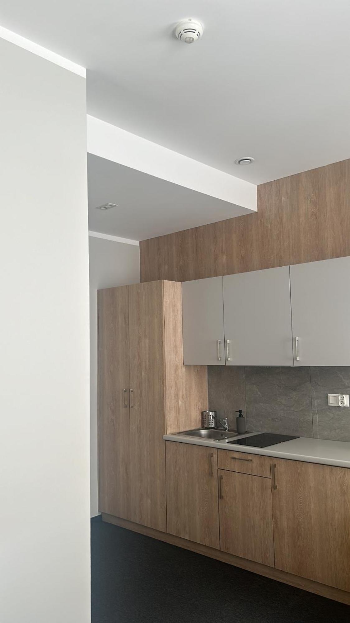 Square Apartment *